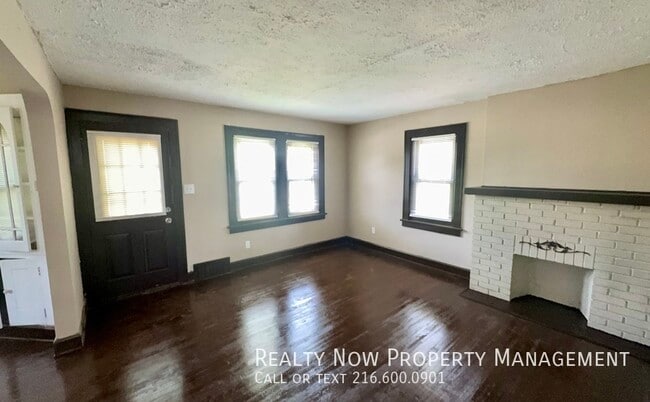 Building Photo - 11100 Lincoln Ave