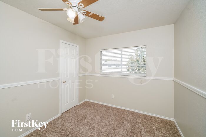 Building Photo - 9334 Maple Silver