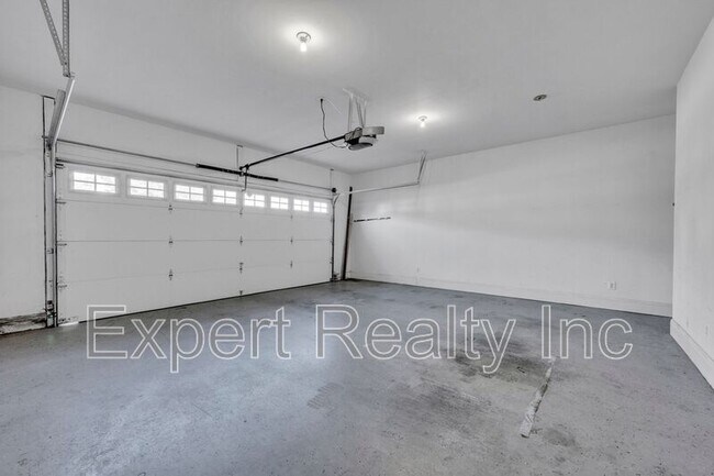 Building Photo - 8235 Wynwood Dr