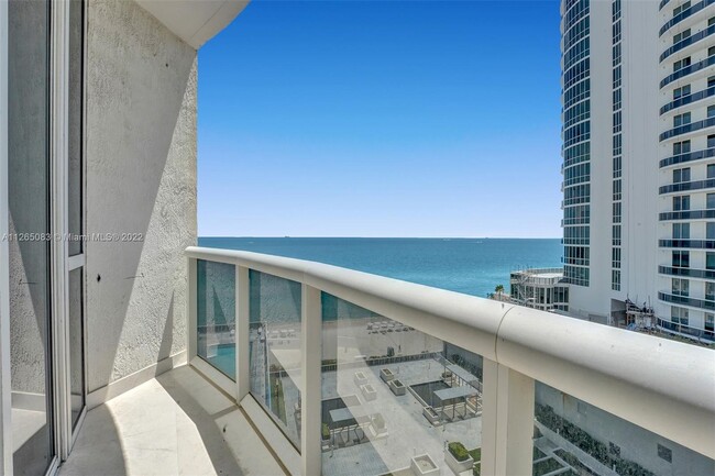 Building Photo - 16001 Collins Ave