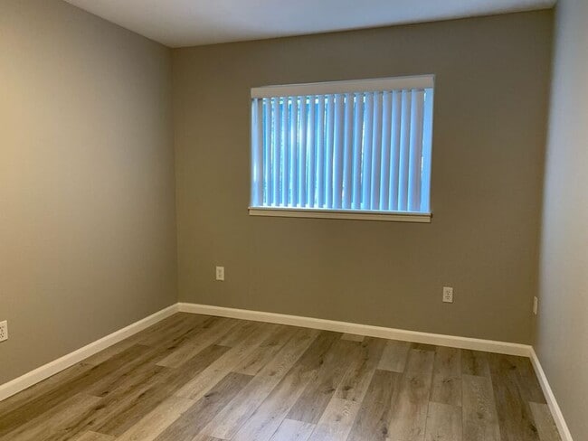 Building Photo - 13631 SE Oatfield Rd