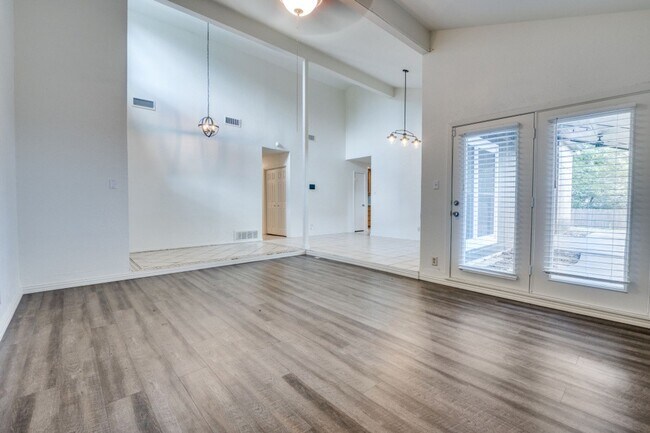 Building Photo - MODERN HOME IN THE HEART OF FORT WORTH!