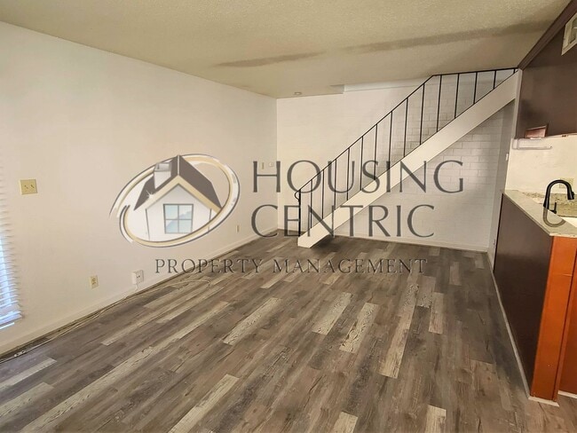 Building Photo - 9013 Montoya St