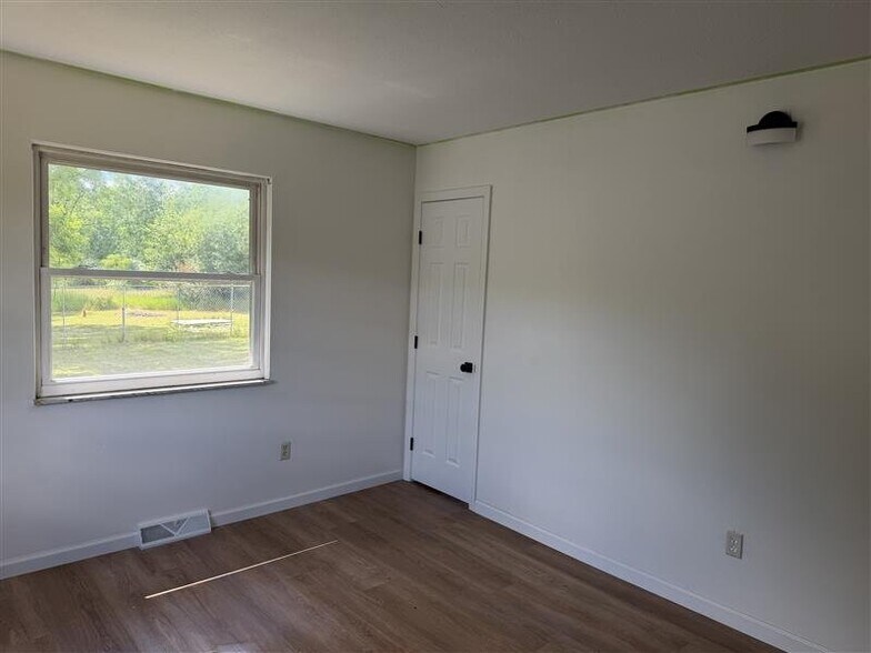 Building Photo - 1648 Olympus Dr