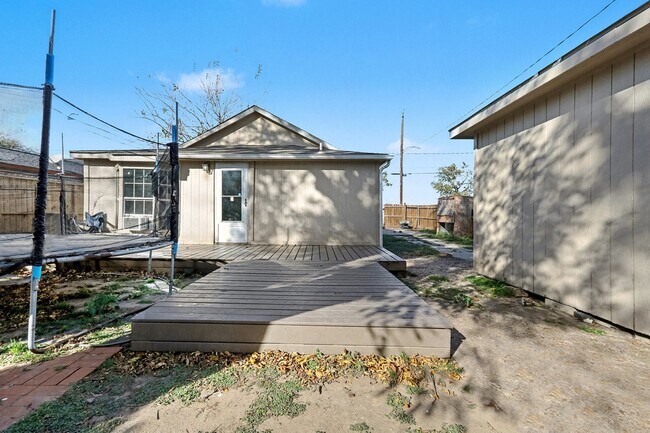 Building Photo - 234 E 1st St