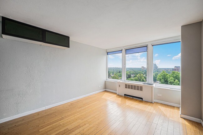 Building Photo - Stylish Capitol Hill Condo with Mountain &...