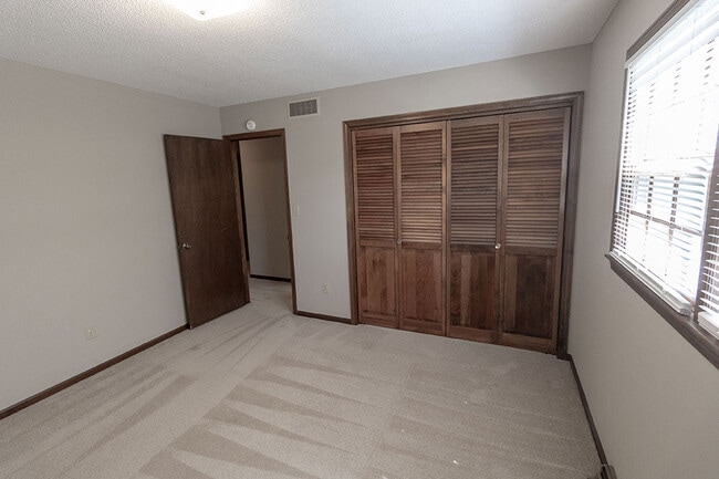 Building Photo - 306 W Briarwood Ln