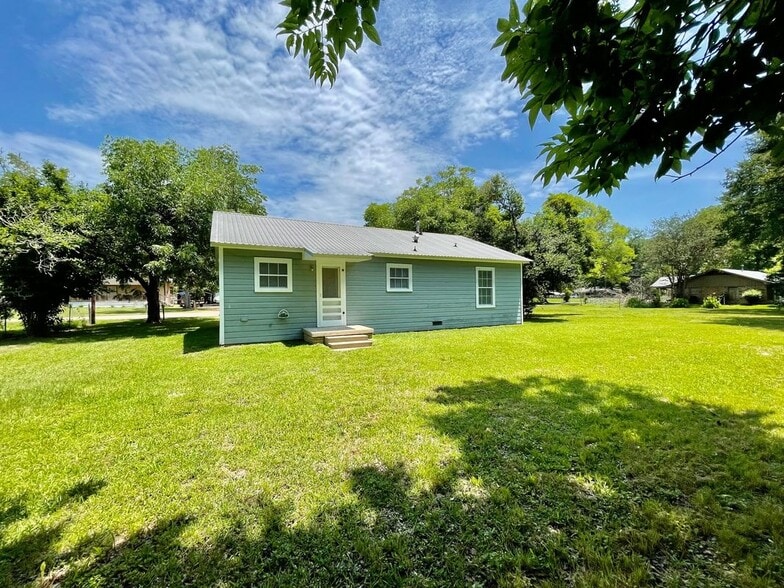 Building Photo - 705 Runnels Ave
