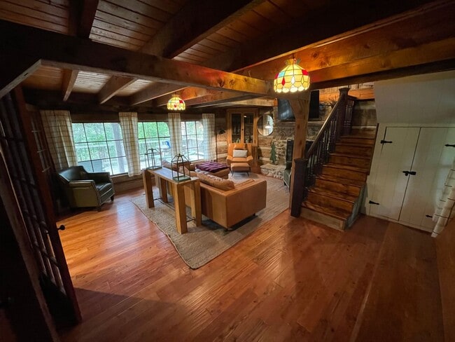 Building Photo - MOVE IN READY