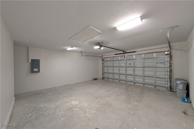 Building Photo - 707 Kismet Pkwy E