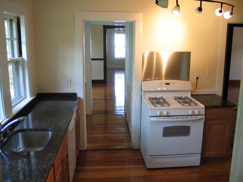 Building Photo - 35 Matchett St
