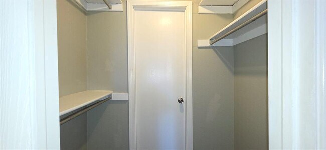 Building Photo - 7307 Edenborough Dr