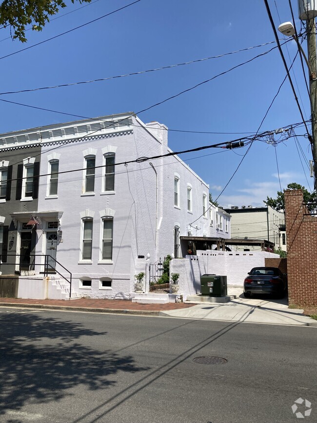 Building Photo - 107 N Patrick St