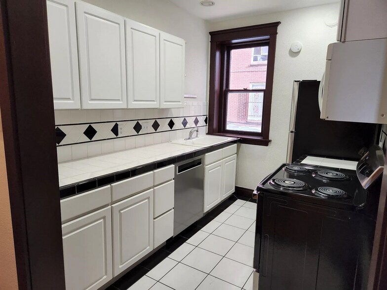 Kitchen - 1475 N Humboldt St