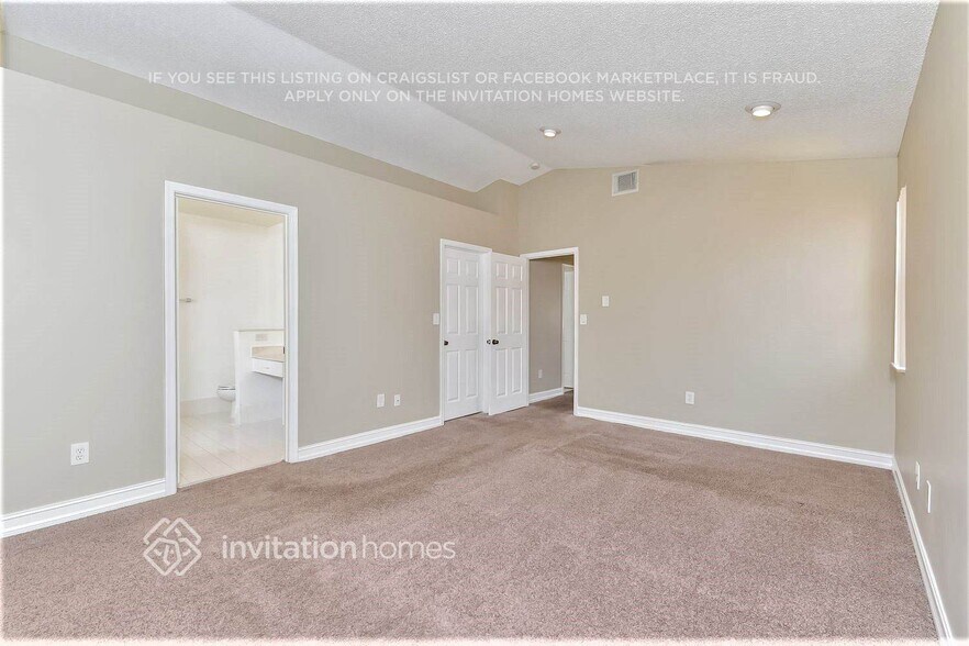 Building Photo - 15935 SW 83rd Terrace