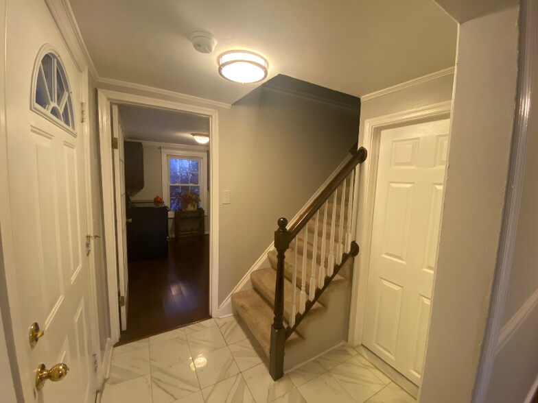 Building Photo - 10623 West Dr