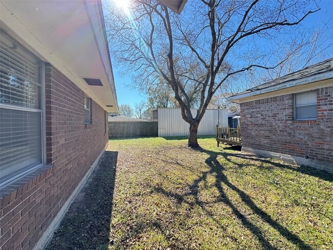 Building Photo - 2205 Farr St