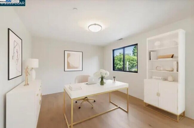 Building Photo - 132 Quinterra Ln