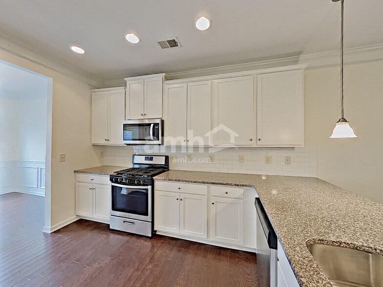 Building Photo - 105 Hickory Village Cir