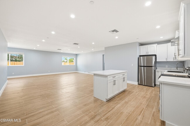 Building Photo - 13100 Filmore St