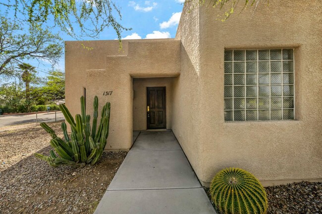 Building Photo - 4 bedroom home in Central Tucson