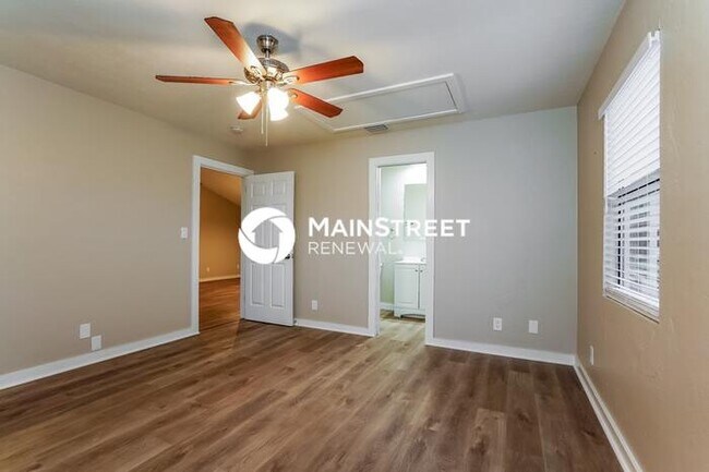 Building Photo - 3 Bedroom Pet-Friendly Home in Fort Myers, FL with Main Street Renewal