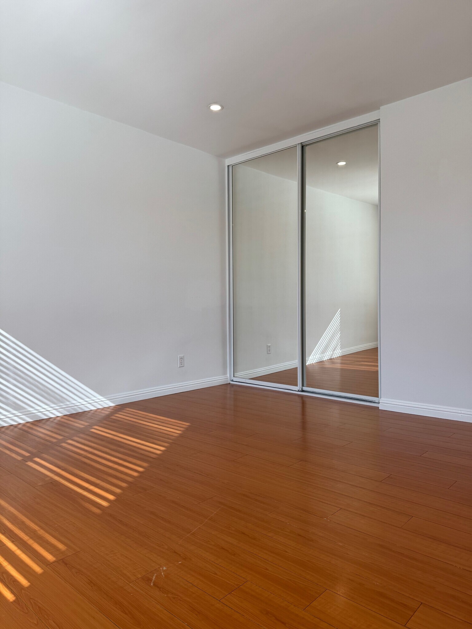 Building Photo - 5708 Woodman Ave