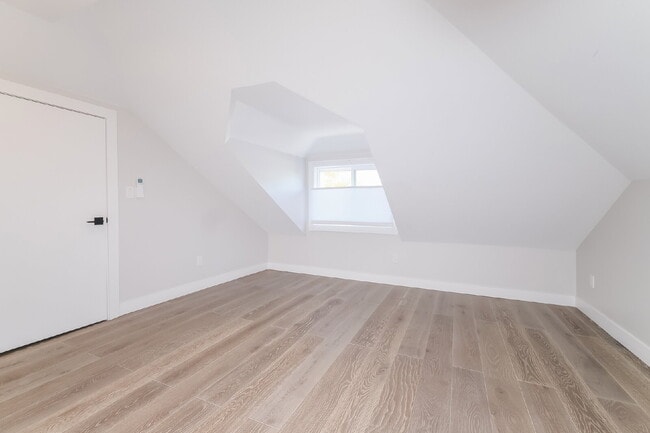 Building Photo - Stunning remodeled 4BD/3.5BA Seattle Craftsman with Solar, A/C & EV Charging for RENT- Available ...