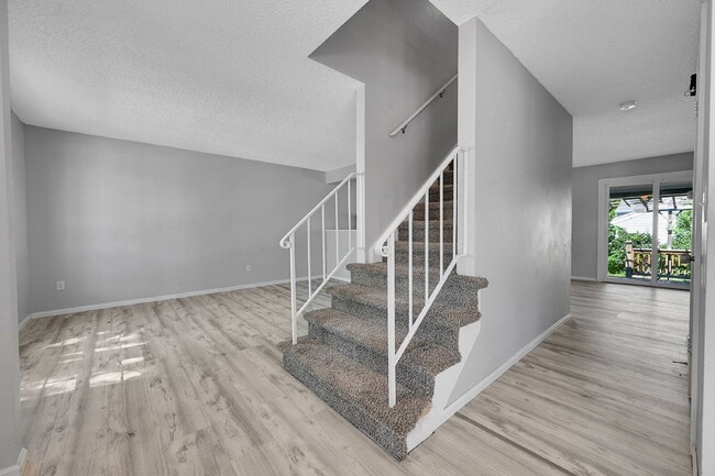 Building Photo - $2,895 - 3 Bed, 2.5 Bath Home with Central...