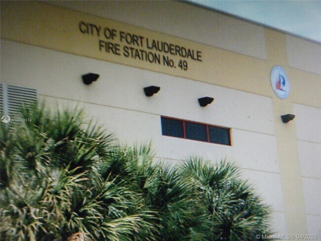 Building Photo - 2430 SE 17th St