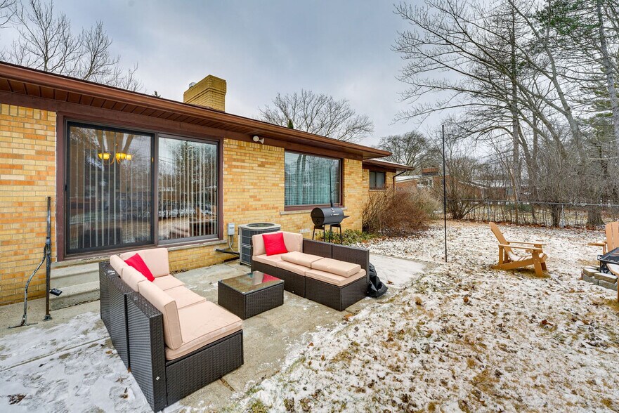Building Photo - 31730 Coronet Dr