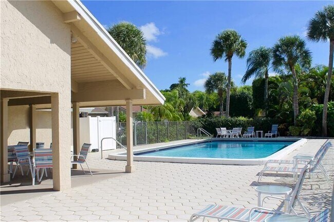 Building Photo - 6722 Canary Palm Cir