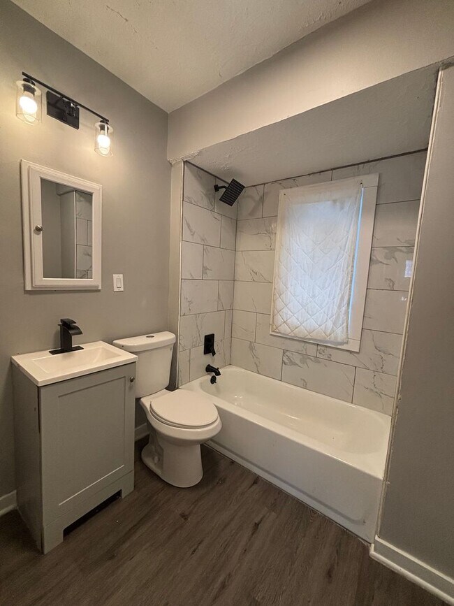 Building Photo - 64th,E.4072