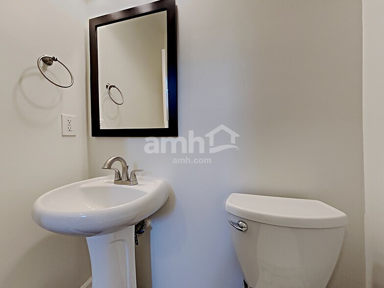 Building Photo - 4620 Stonehaven View