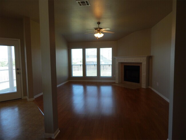 Building Photo - 601 Cattail Cir