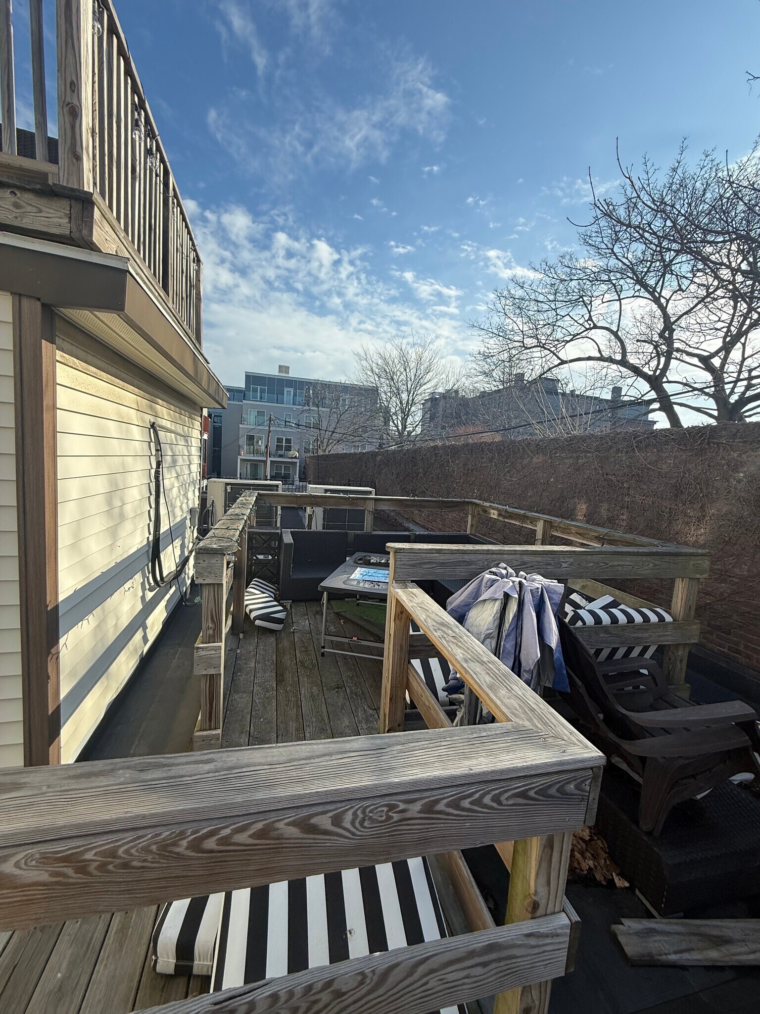 Building Photo - 525 E 3rd St