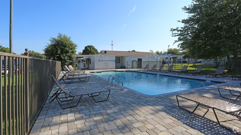 Building Photo - Center Pointe