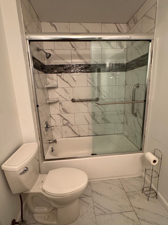 Building Photo - 18 Triangle St