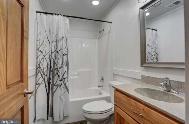 Building Photo - Lovely Single-Family Home