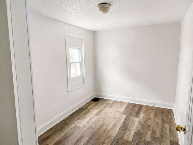Building Photo - 1207 Lancaster Ave
