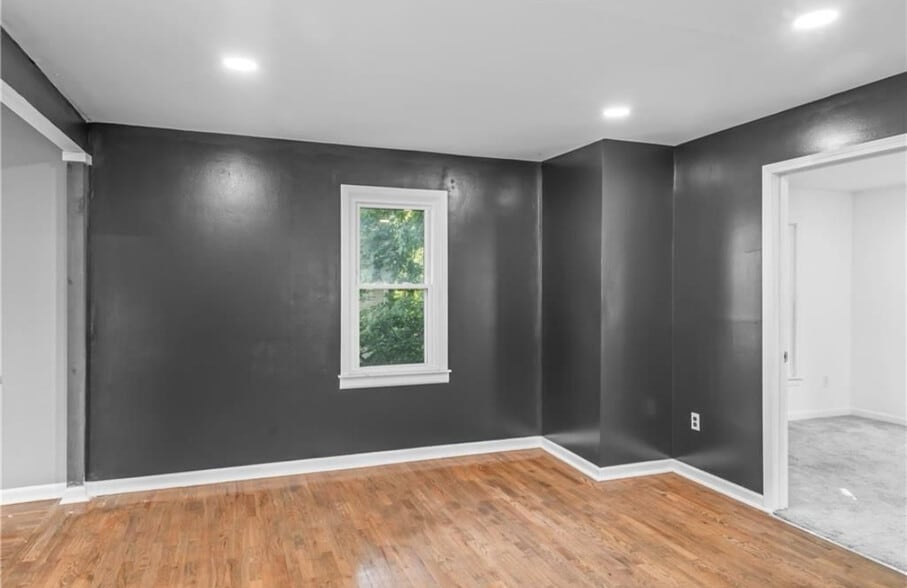 Dining area facing west - 600 Ridgeview Ave
