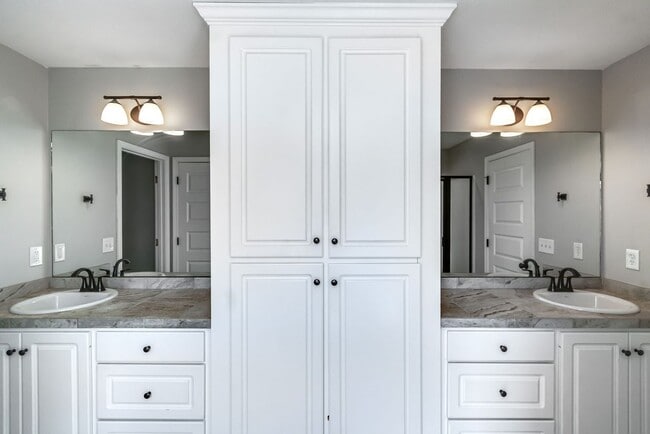 Building Photo - Beautiful New 3 Bed 2 Bath Home in Greenfield Station!