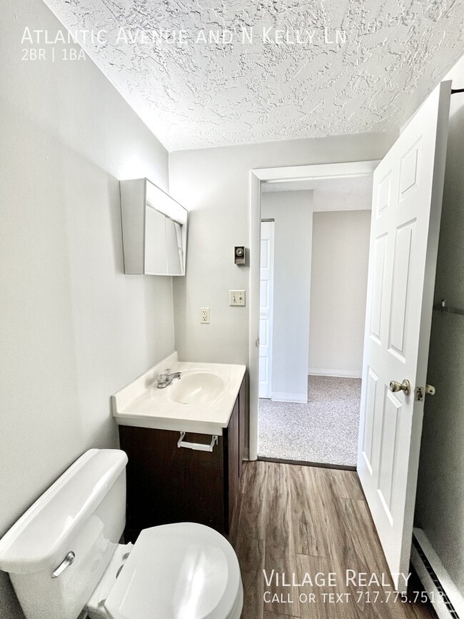 Building Photo - Newly-remodeled! Affordable 2-bed in Red L...