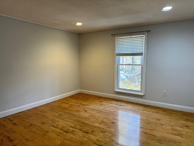 Building Photo - 13 Shadowbrook Ln