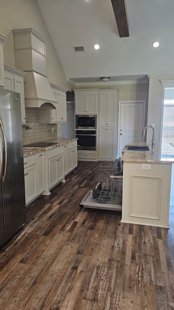 Building Photo - Knights Landing four bedroom home