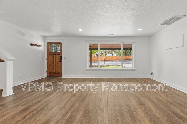 Building Photo - 16704 NE 29th Ave