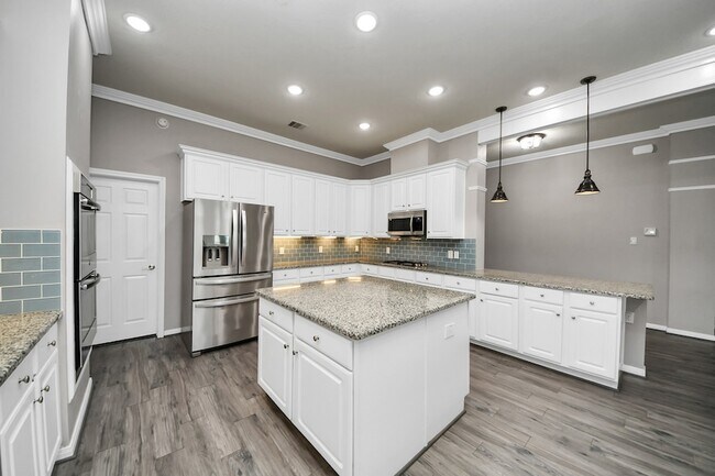 Building Photo - 2009 Amado Ln