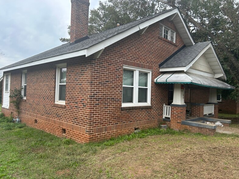 Building Photo - 106 4th St