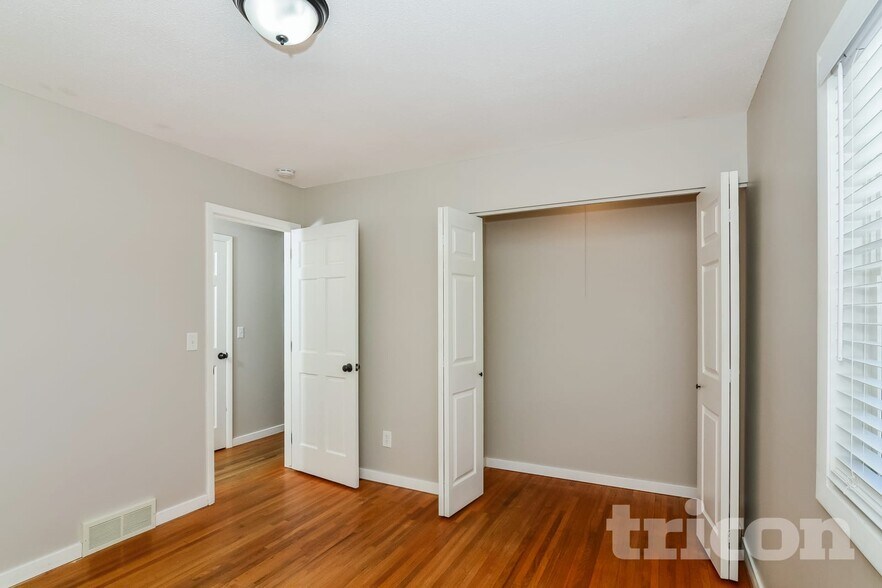 Building Photo - 1420 Boone Ave N