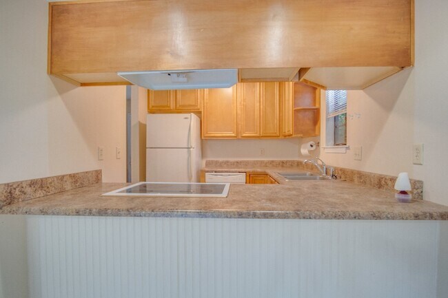 Building Photo - Completely updated 2 bedroom town home Loc...